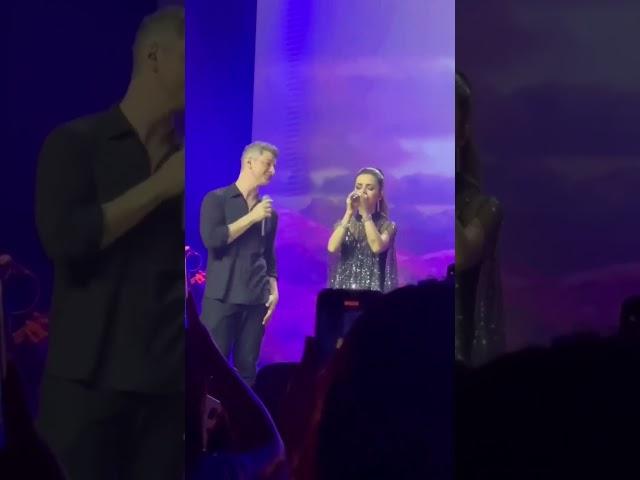 SANDY E LUCAS LIMA CANTAM PELA PRIMEIRA VEZ JUNTOS EM SHOW. #shorts #sandy #lucaslima #2023shorts