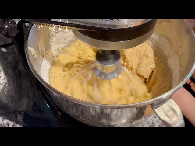 Why the KitchenAid Standing Mixer Is a Game-Changer for Home Bakers