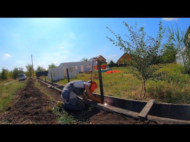 A 34 meter long FOUNDATION was poured for a LEGENDARY façade fence with sliding gates