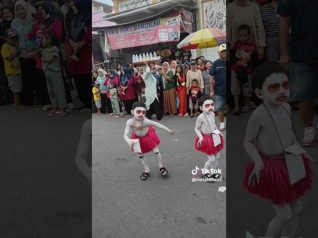 LUCU! KETIKA TUYUL IKUT KARNAVAL KEMERDEKAAN Bikin Ngakak Dua Bocil Ini