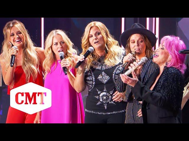 Tanya Tucker, Brandi Carlile & Trisha Yearwood Perform "Delta Dawn" at the 2019 CMT Music Awards 