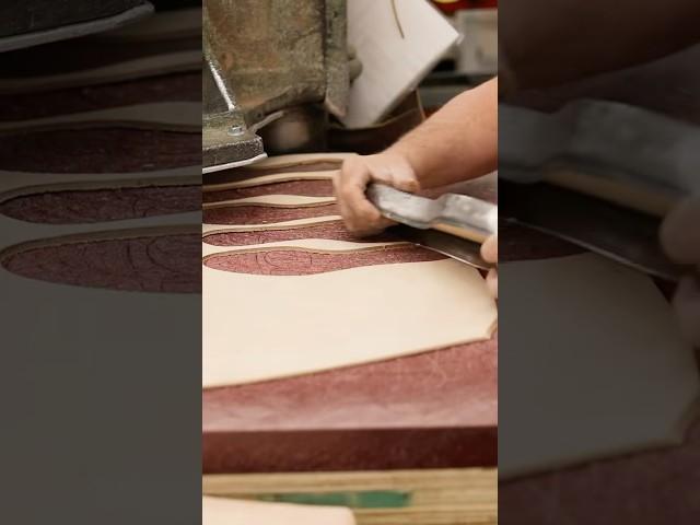 It all starts with the sole. #howitsmade #redwing #bootmaking