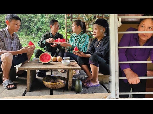 17-Year-Old Girl Harvests Melons to Sell for Money to Visit Husband – Mom-in-law Suddenly Arrested