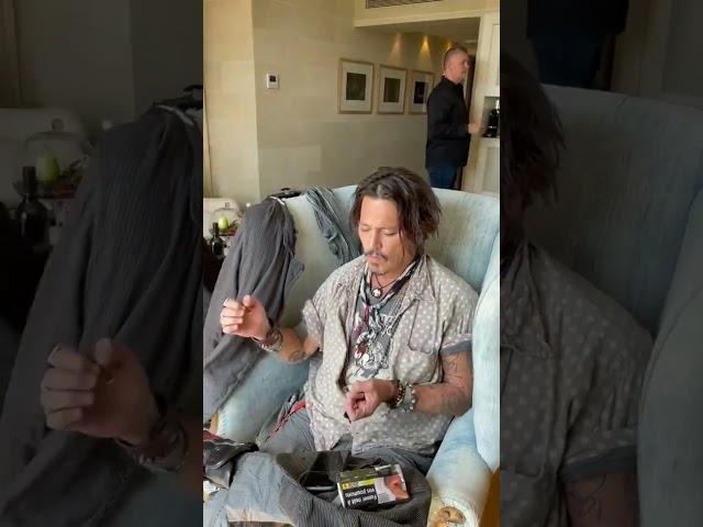 Johnny depp getting his hair done to attend bcn film festival