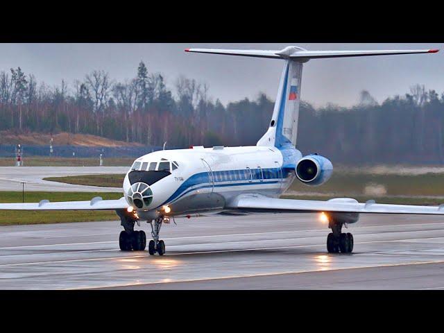 Tupolev Tu-134 saying goodbye shaking his wings and taking off as a fighter jet. Aerobatics.