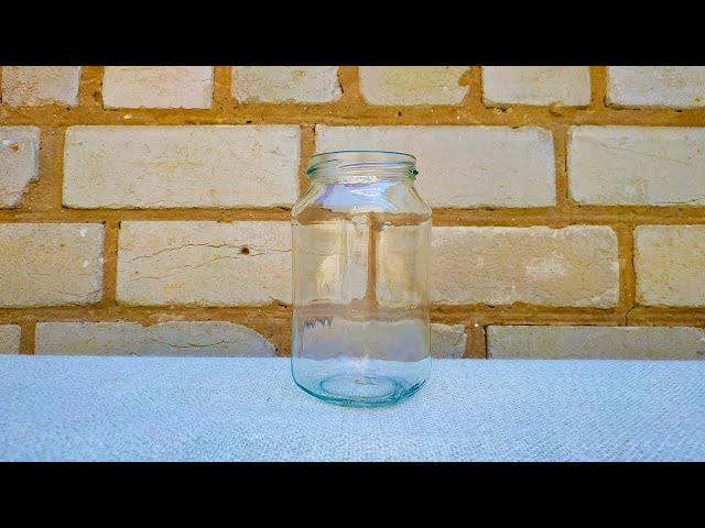 They made a beautiful vase out of ordinary glass jars. DIY decor