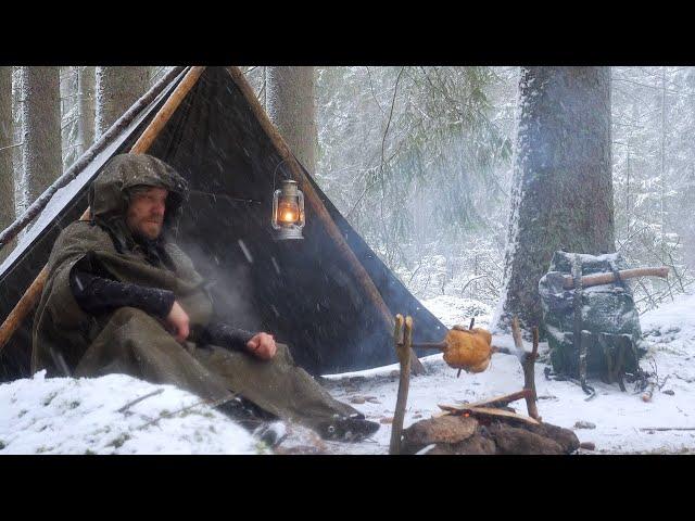 4 Days Winter Bushcraft in Snow, High Winds and Rain - Canvas Poncho Shelter - Vintage Wild Camping