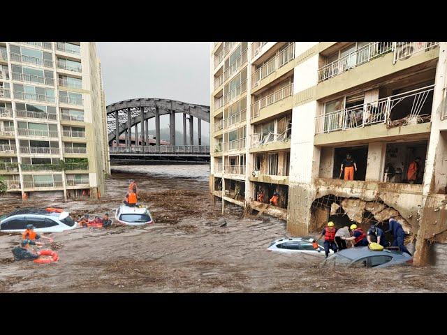 5 Minutes ago in China! Floods and landslides buried the city of Baoji, apartments sank