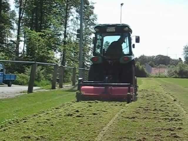 AGRITEC-Vertikutierer ST40 an John Deere 3720 - 2   www.agritec.de