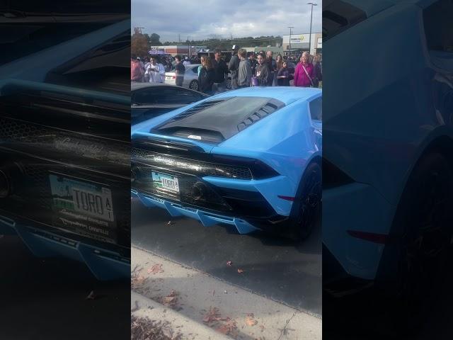 Blue Lamborghini huracan evo few revving #videoshort #v10 #revs #huracanevo #carshow #lamborghini