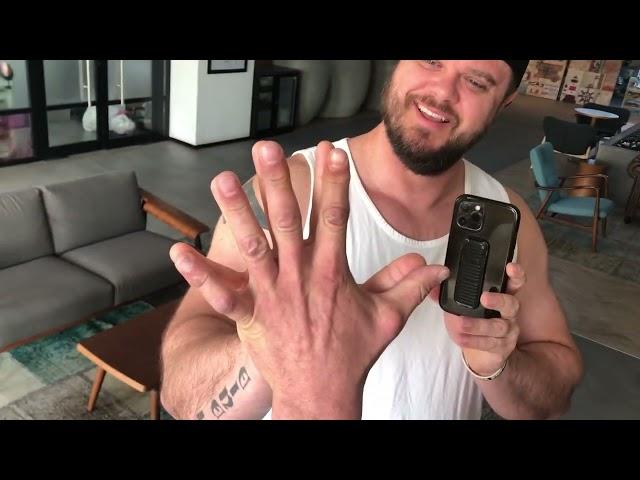 Comparing hand size and arm length with Derek Smith