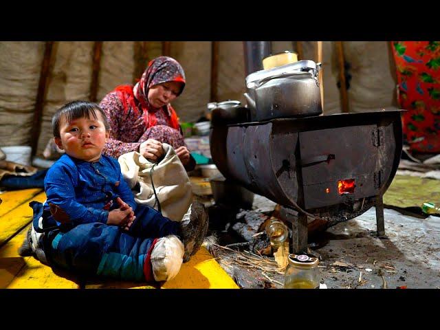 Russian NOMADS Life in TUNDRA. North of RUSSIA. Nenets everyday life.