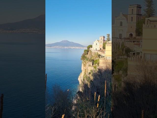 Vico Equense, Vesuvio e Chiesa Annunziata (Napoli)