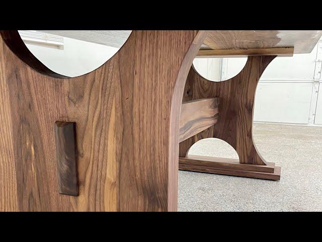 Elegant Regal Arc Based Table