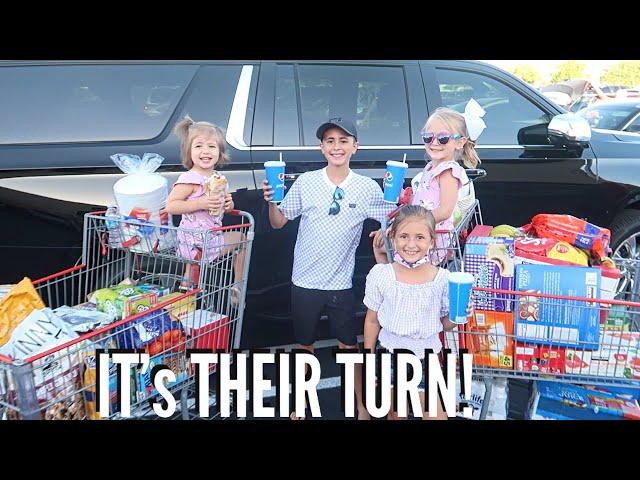 IT'S THEIR TURN AGAIN! / GOMEZ KIDS MAKE TOUCH CHOICES AT COSTCO