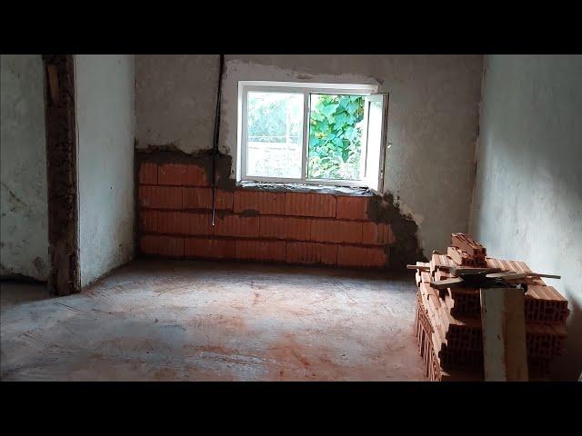 Renovare casă bătrânească/decopertare pereti + construcția părților afectate cu cărămidă porotherm