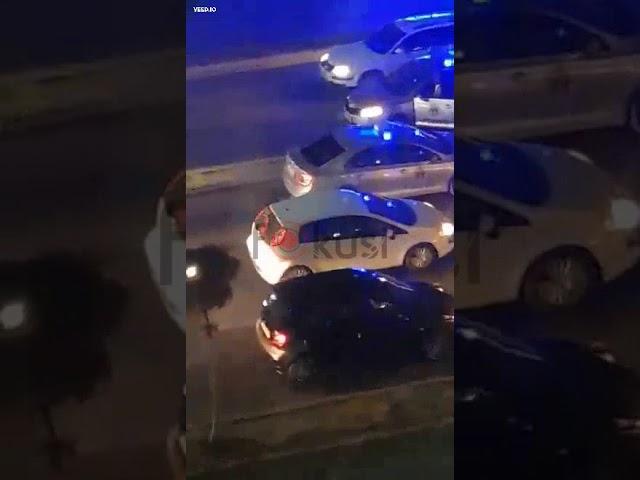 Policia bllokon mercedesin në Fushë Kosovë