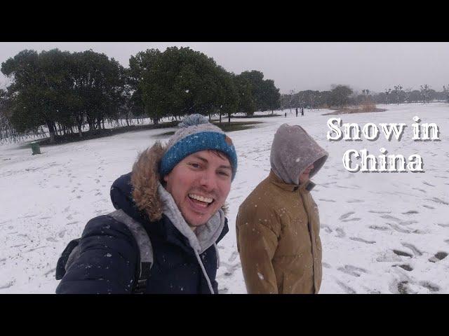 IT'S SNOWING IN CHINA