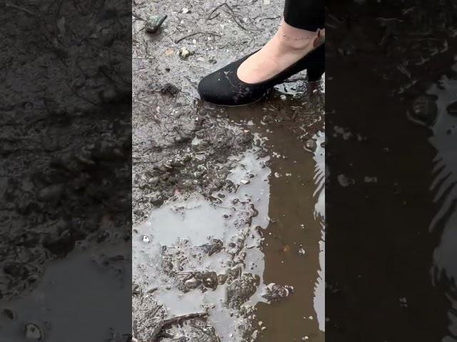 HIGH HEELS || Sinking into Mud with My Favorite Stewardess Pumps