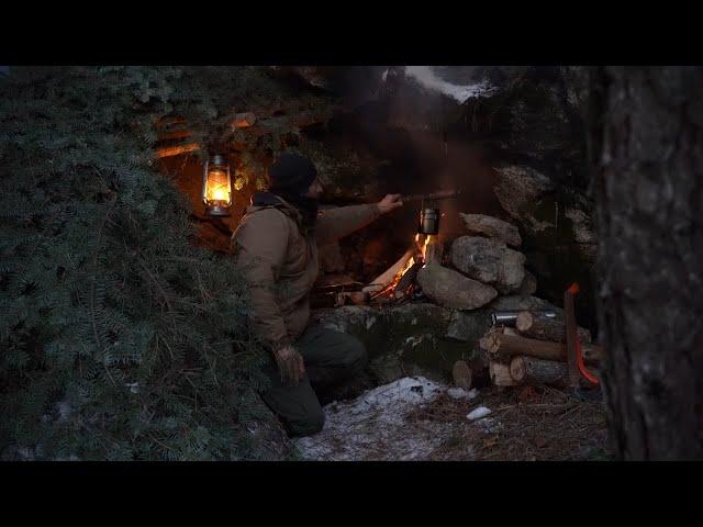 Winter bushcraft: Overnight in a bunker high on the mountains. Snow minus 8 degrees during the night