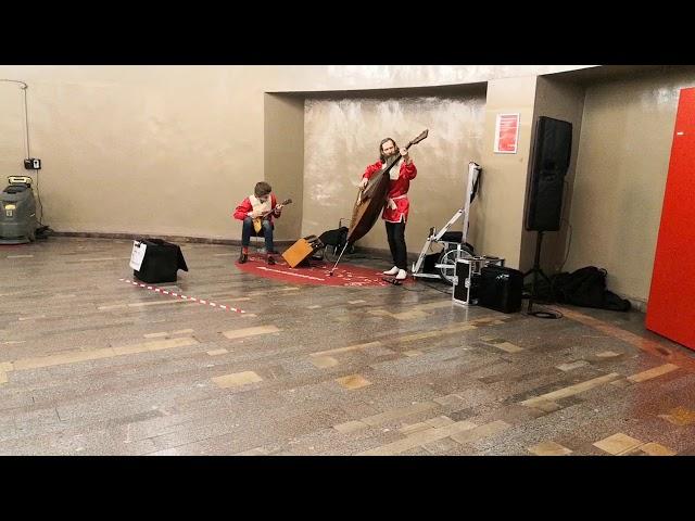 Moscow Metro Music talents - Balalaika - Andrey Matveev & Stas Sabadash - Despacito