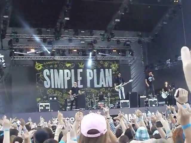 Simple Plan - Your love is just a lie. Live @ MAXIDROM. Moscow. 12.06.2013