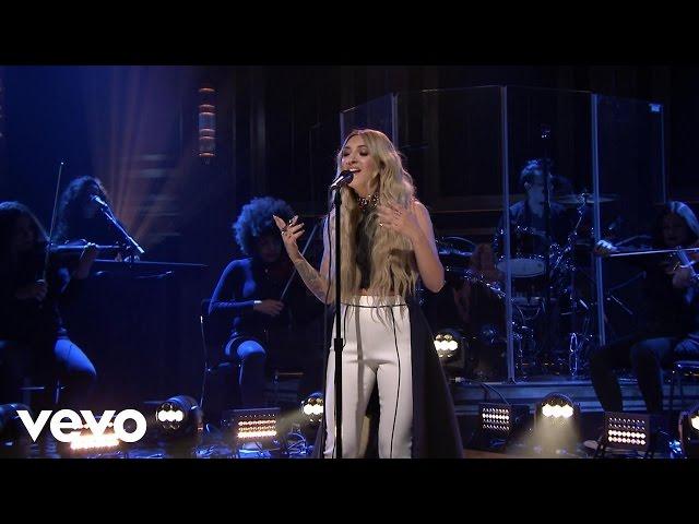 Julia Michaels - Issues (Live From The Tonight Show Starring Jimmy Fallon)