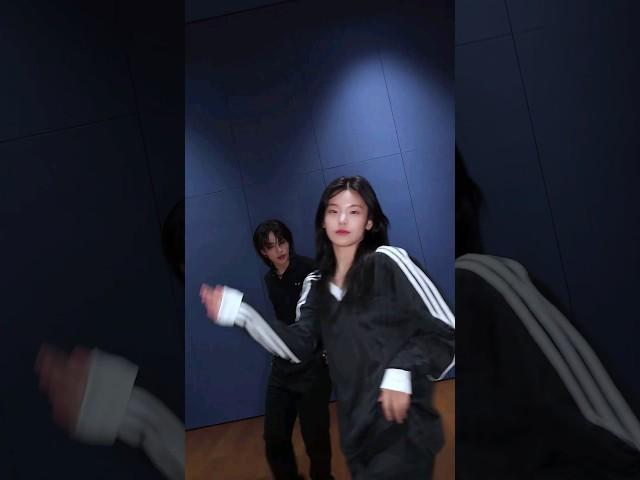 Hwang Hyunjin | Itzy Yeji | Chk Chk Boom Challenge