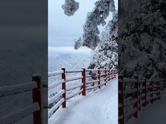 Горе Лаоцзюнь выпал снег