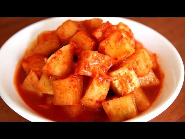 Cubed radish kimchi (kkakdugi: 깍두기)