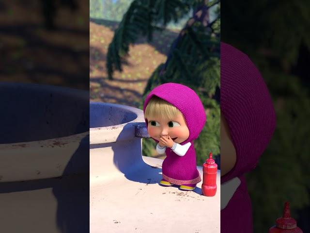 Белая спина? Нет! Фиолетовая! 🟣 #Shorts #машаимедведь #1АпреляНикомуНеВерю! #MashaandtheBear