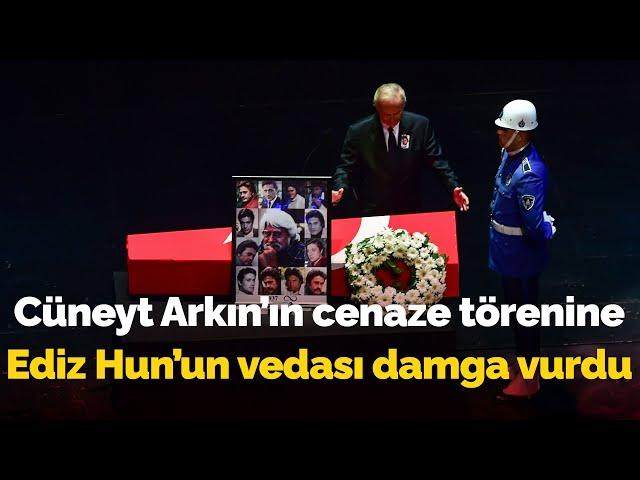 Cüneyt Arkın'ın cenaze törenine Ediz Hun'un vedası damga vurdu: İşte o anlar