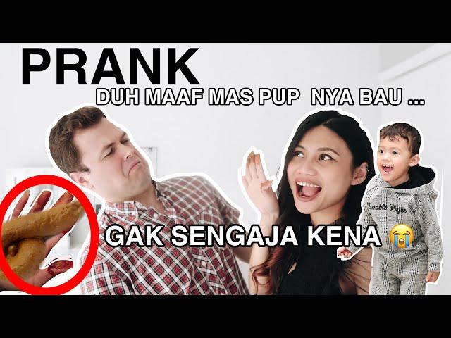 PRANK KASIH POOP  KE TANGAN SUAMI BULE  AUTO DICERAIN KARENA JOROK! 