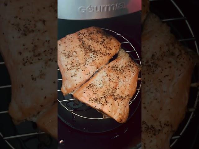 AIR FRY SALMON IN SALT AND PEPPER#salmon #grill #airfryer #viral #shorts