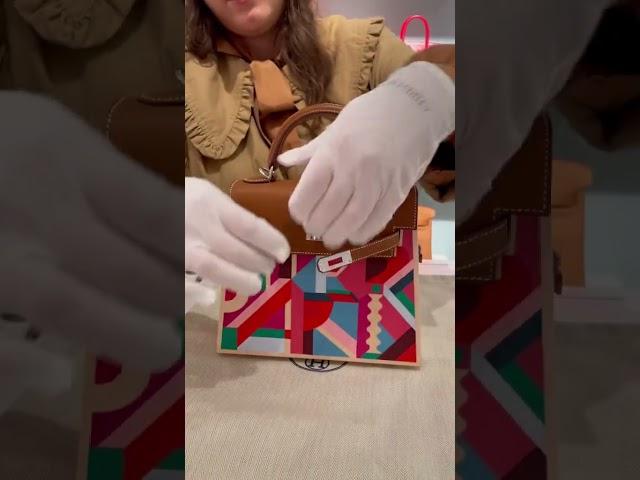 Unboxing a rare Hermès Perspective Cavalière Kellywood 