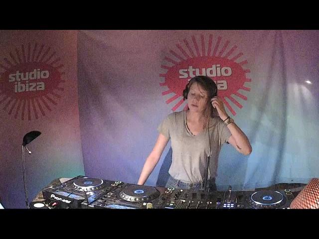 Charlotte de Witte - live bij Studio Brussel op Studio Ibiza