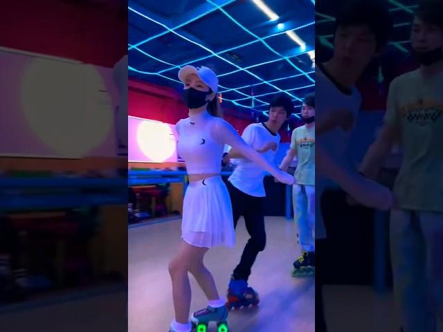 skating | girl Skating and showing boys | #skating #shortvideo #shorat #shorts