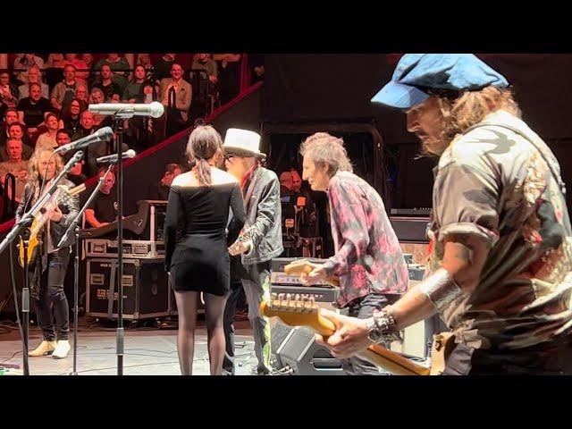 Train Kept a Rollin’ - Imelda May, Ronnie Wood, Kirk Hammett, Johnny Depp, Billy Gibbons - Jeff Beck