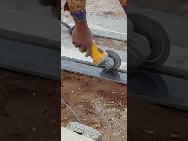 Ceramic tile cutting using tile cutting disc