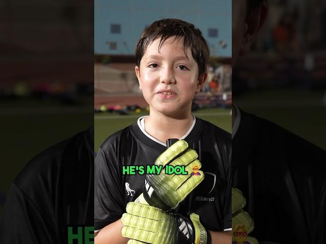 Meet this GK’sNo.1 fan!#football #mehransdinosaurs #goalkeeper