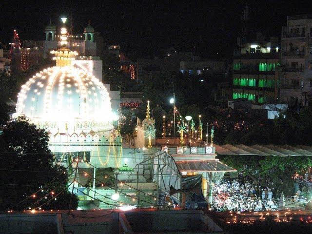 The Sufi Courtyard : Khwaja Moinuddin Chishti of Ajmer