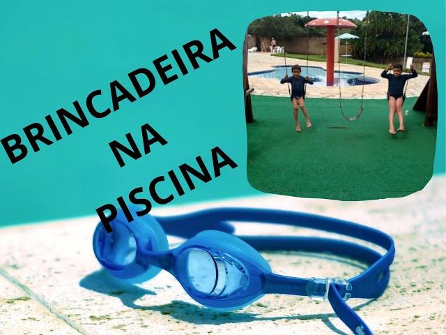 BRINCADEIRA NA PISCINA