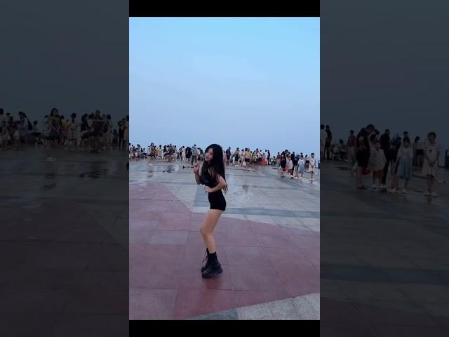 户外尬舞 #浅跳一下 #燃烧我的卡路里 #阿梓不可爱 #阿梓不可爱尬舞 @阿梓不可爱O3x929aibapk6ivy @阿梓才三岁O3xzeykmcz2ycpyi @快手颜值O3x9szgb