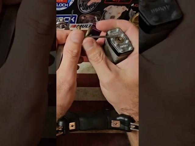 Nessie vs China padlock #southernspecialties #lockpicking #covertentry #helpfullockpicker #locksport