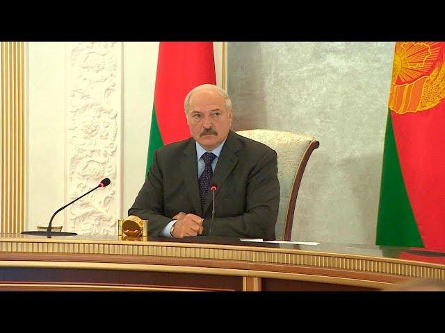 Лукашенко жестко раскритиковал чиновников за провалы в подготовке к уборочной кампании