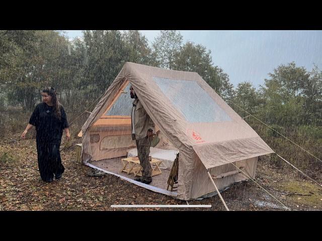 CAMPING IN THE RAIN WITH THE WORLD’S SMALLEST INFLATABLE TENT