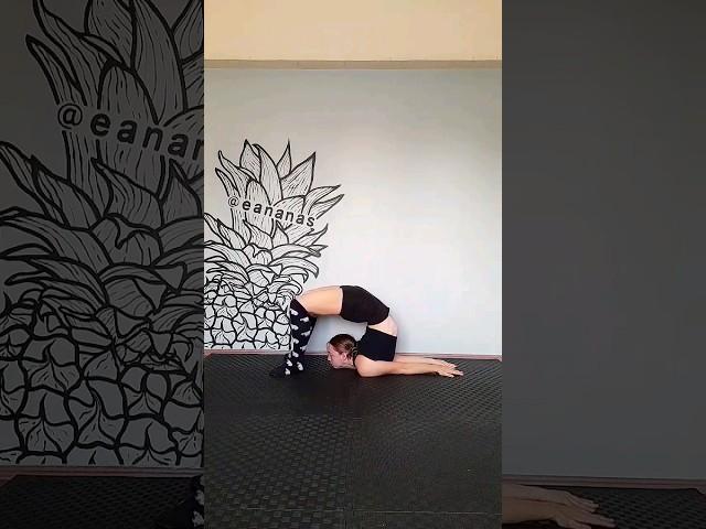 I bend in half OMG  #shorts #stretching #eananas #yoga #gymnast #flexibility #funny #youtubeshorts