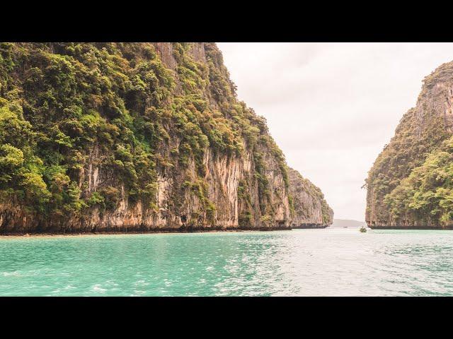 AMAZING WATERS IN PHI PHI - A day in a boat tour