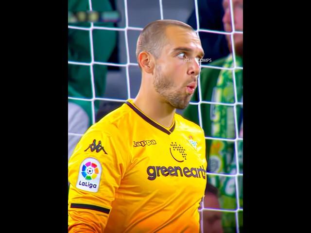 Messi vs Pau Lopez 🫨