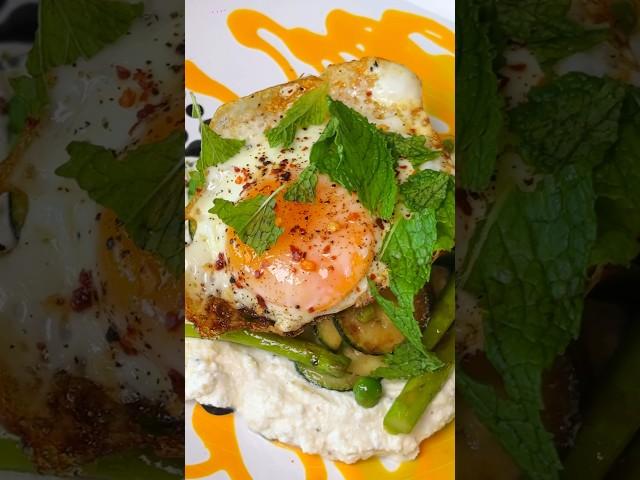 Perfect lunch idea: lemon ricotta, spring veggies & chilli fried egg #ricotta #easylunch #eggrecipes